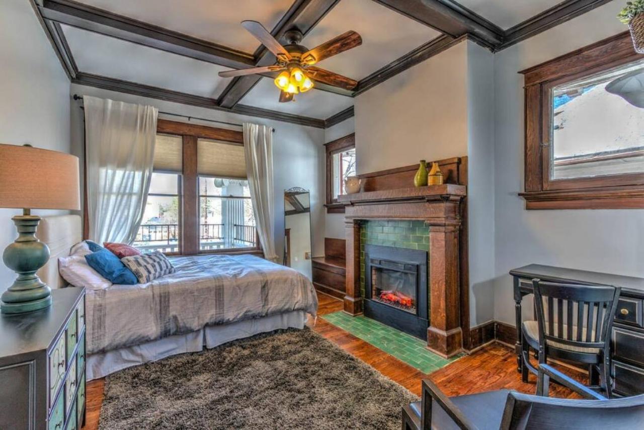 Classic Woodwork And Details In 1912 Colonial Мемфис Екстериор снимка