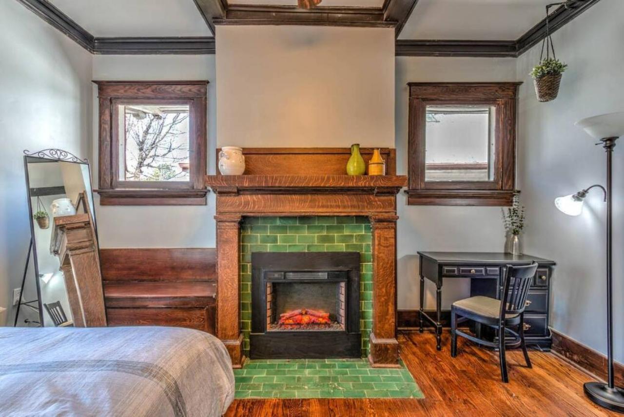 Classic Woodwork And Details In 1912 Colonial Мемфис Екстериор снимка